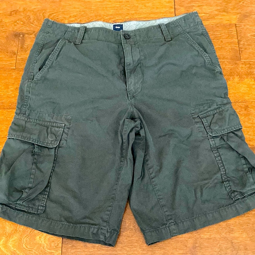 gap cargo shorts!